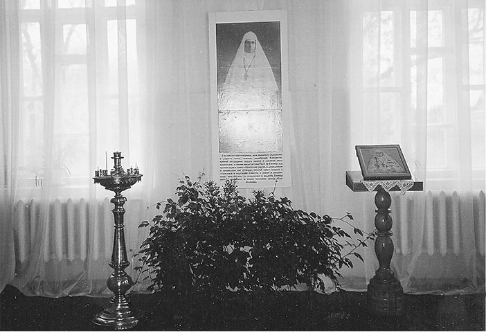 (Above) Ella's rooms in the Convent of Saints Martha and Mary  were located in the low building. This school room is now a chapel dedicated to Ella's memory. (Top) 23 April 1894. The Newly engaged, ‘Nicky’  Tsarevich Nikolai Romanov and ‘Alix’ Princess Alexandra of Hesse (back row left), photographed in Darmstadt with Victoria, Princess Louis of Battenberg, Ernie,Grand Duke of Hesse,Irene (front row left), Ella, Victoria Melita ('Ducky', Ernie's ﬁrst wife) and Grand Duke Serge. 